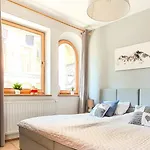 Halny Apartzakop *