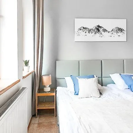 Halny Apartzakop * זקופאנה